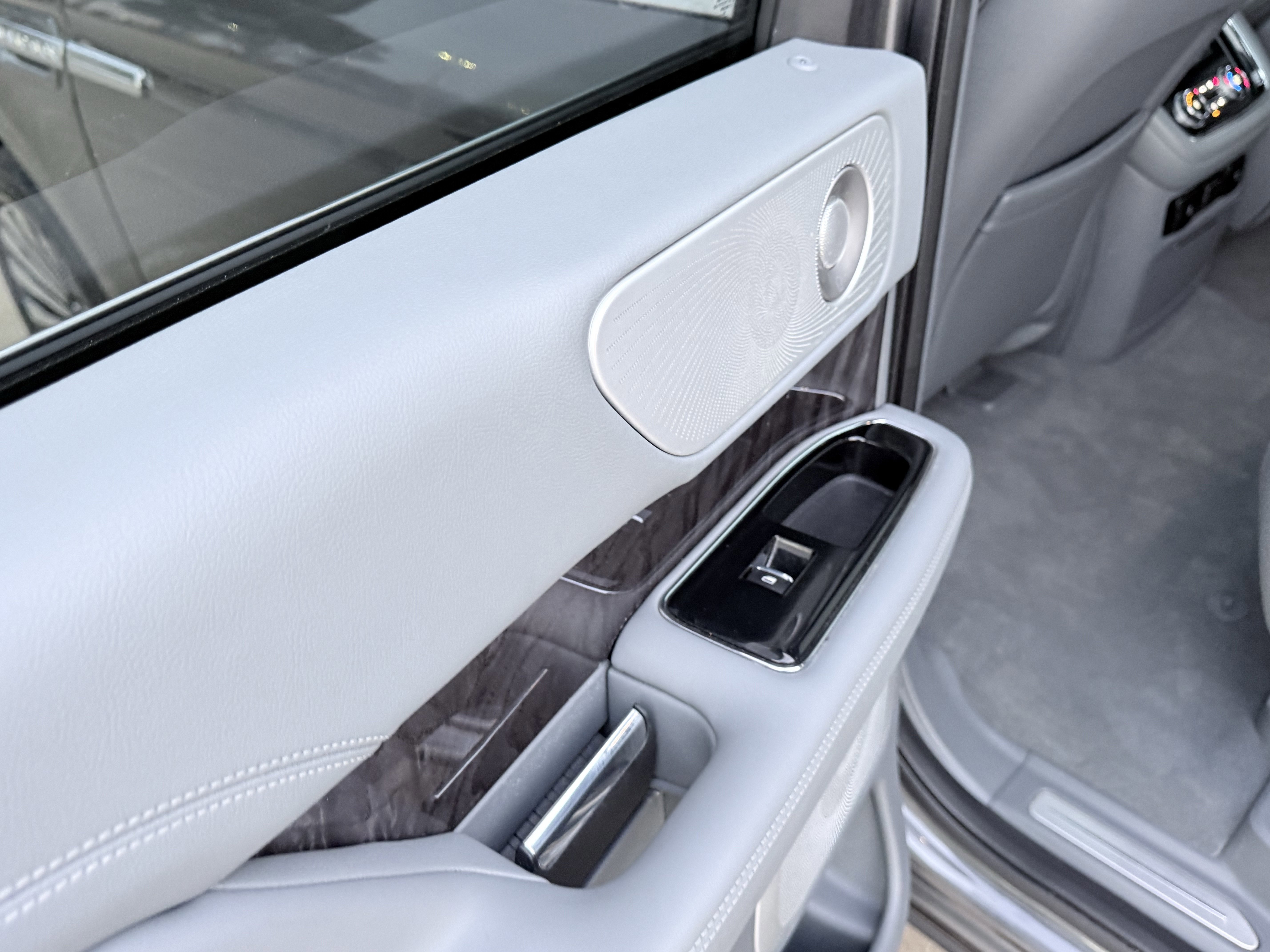 Used 2018 Lincoln Navigator Reserve w/ Technology Package image 34
