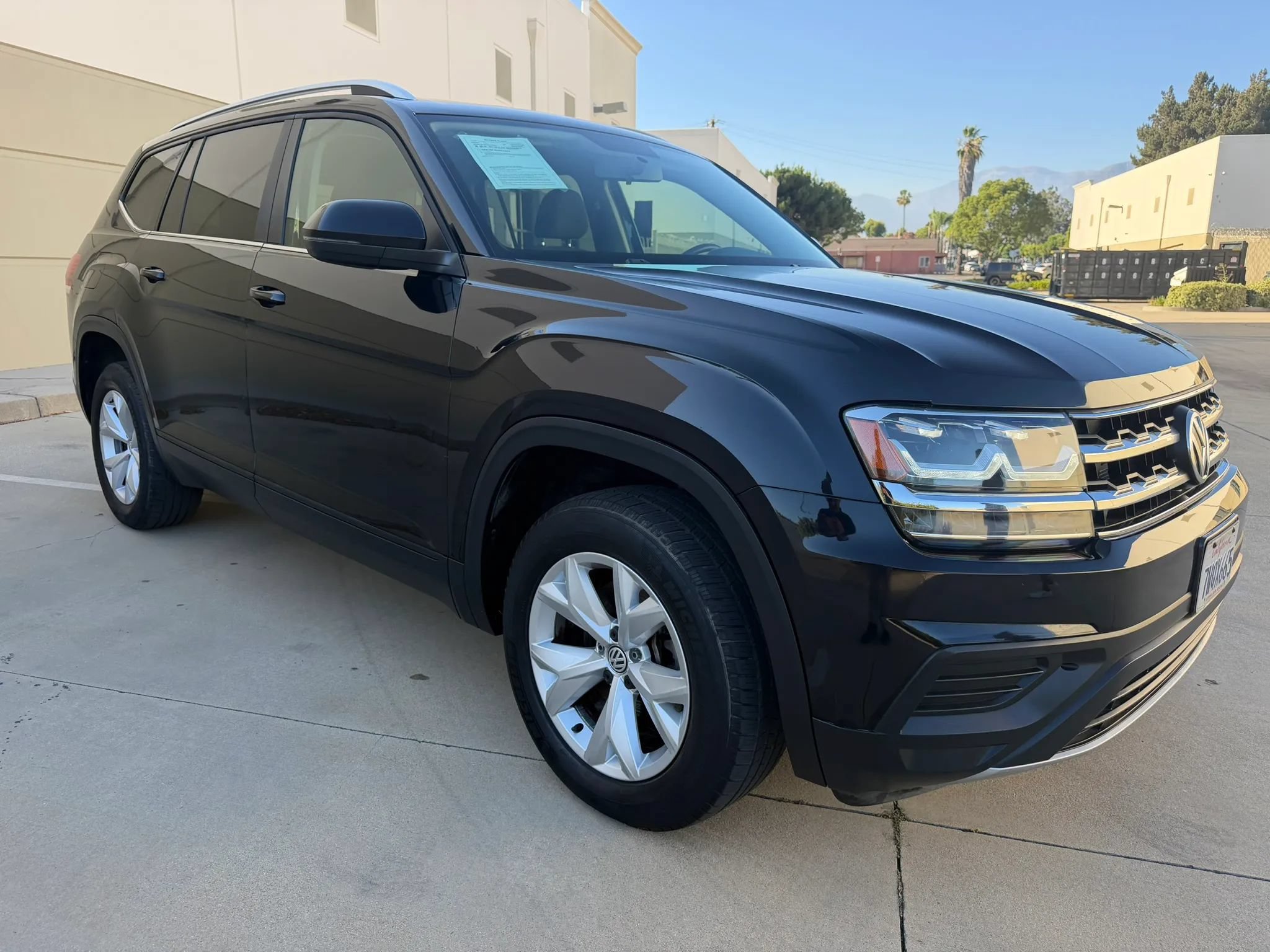 Used 2018 Volkswagen Atlas Launch Edition FWD image 3