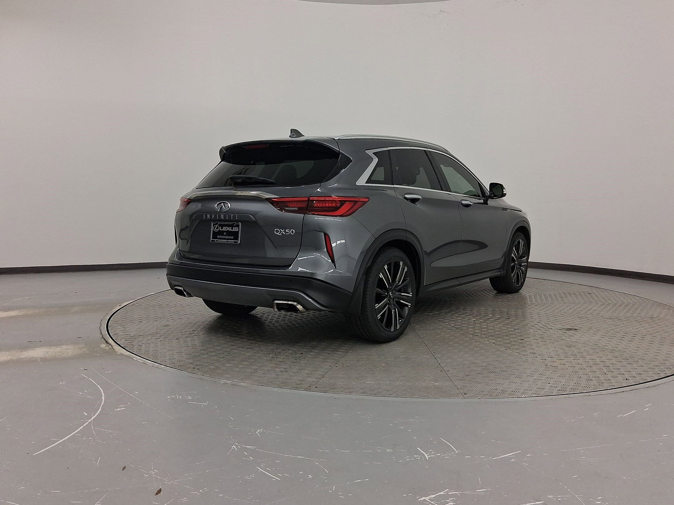Used 2021 INFINITI QX50 Luxe w/ Appearance Package image 9
