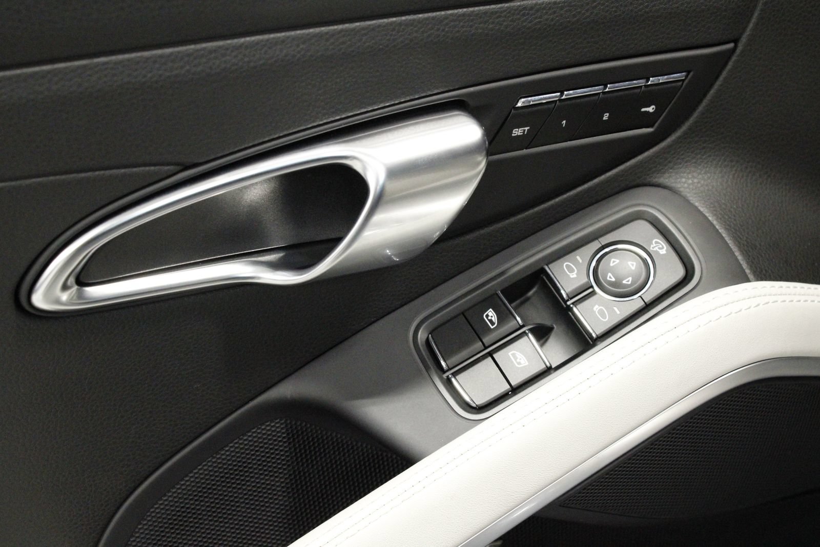 Certified 2024 Porsche 718 Boxster RWD image 25