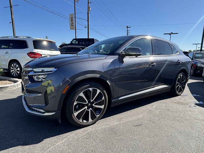 Used 2023 VinFast VF 8 Plus AWD/4WD image 2