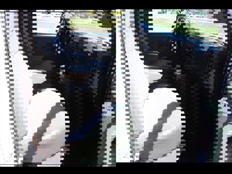 Used 2020 Chevrolet Express 2500 LT w/ LT Preferred Equipment Group image 18