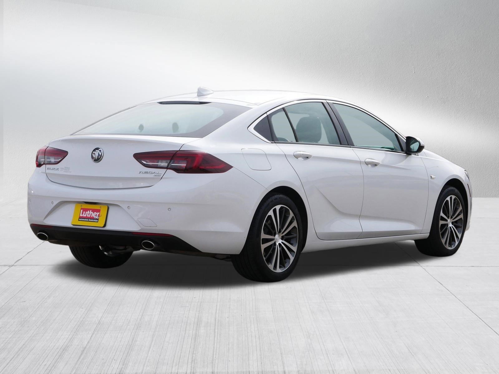 Used 2018 Buick Regal Essence w/ Driver Confidence Package #1 image 7