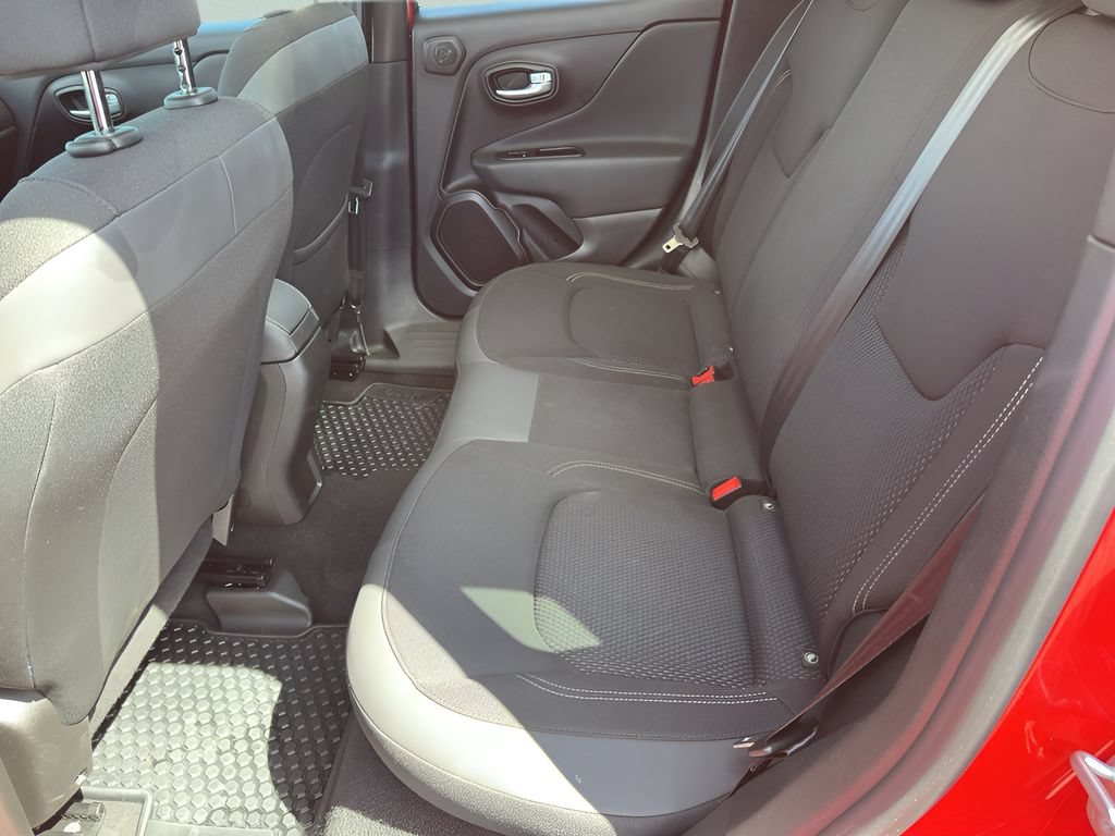 Used 2023 Jeep Renegade Latitude w/ Sun/Sound Group AWD/4WD image 13