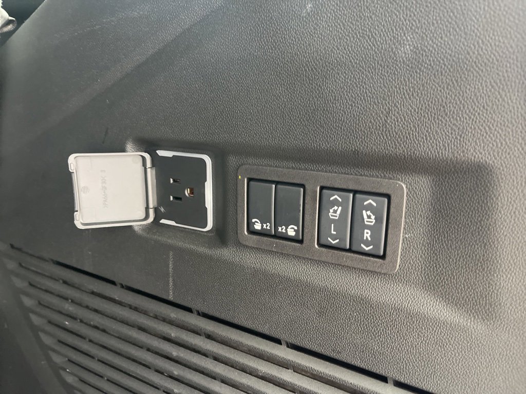 Certified 2025 Chevrolet Tahoe Premier image 14