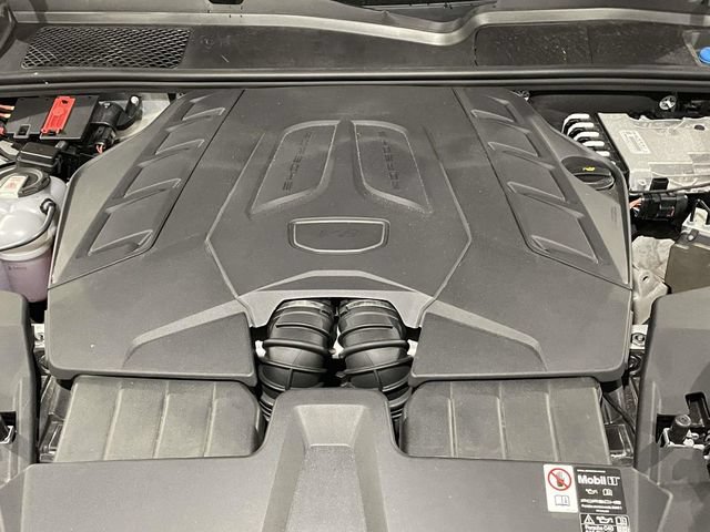 Certified 2025 Porsche Cayenne GTS AWD/4WD image 17
