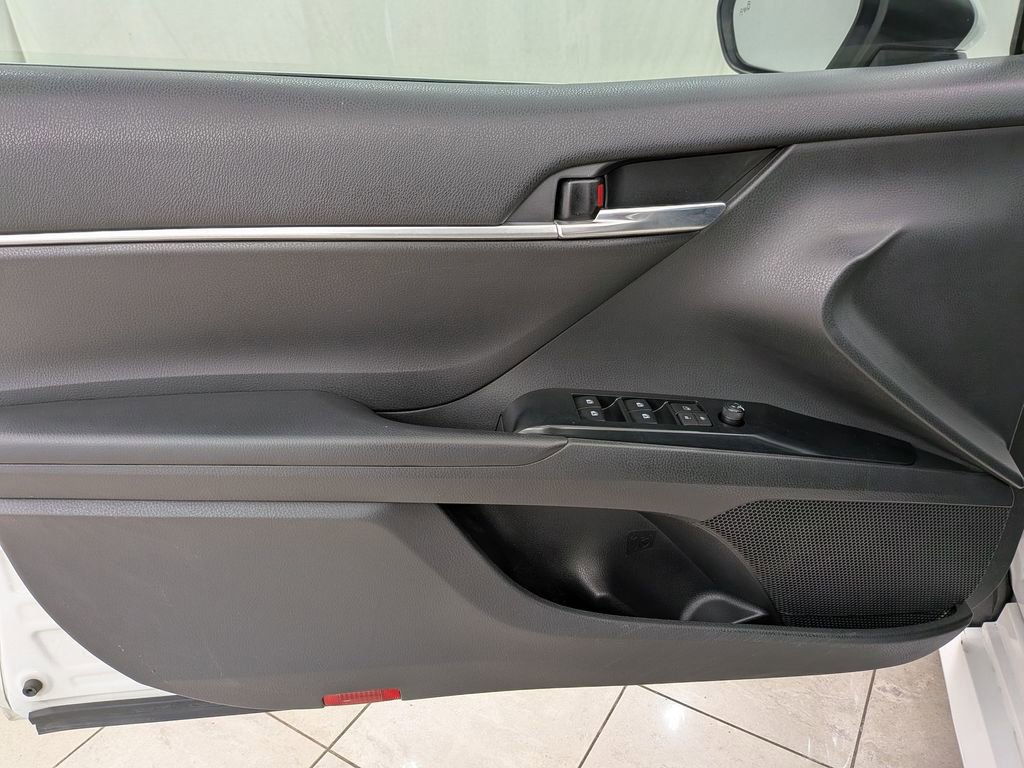Used 2020 Toyota Camry LE w/ Sunroof Package image 15