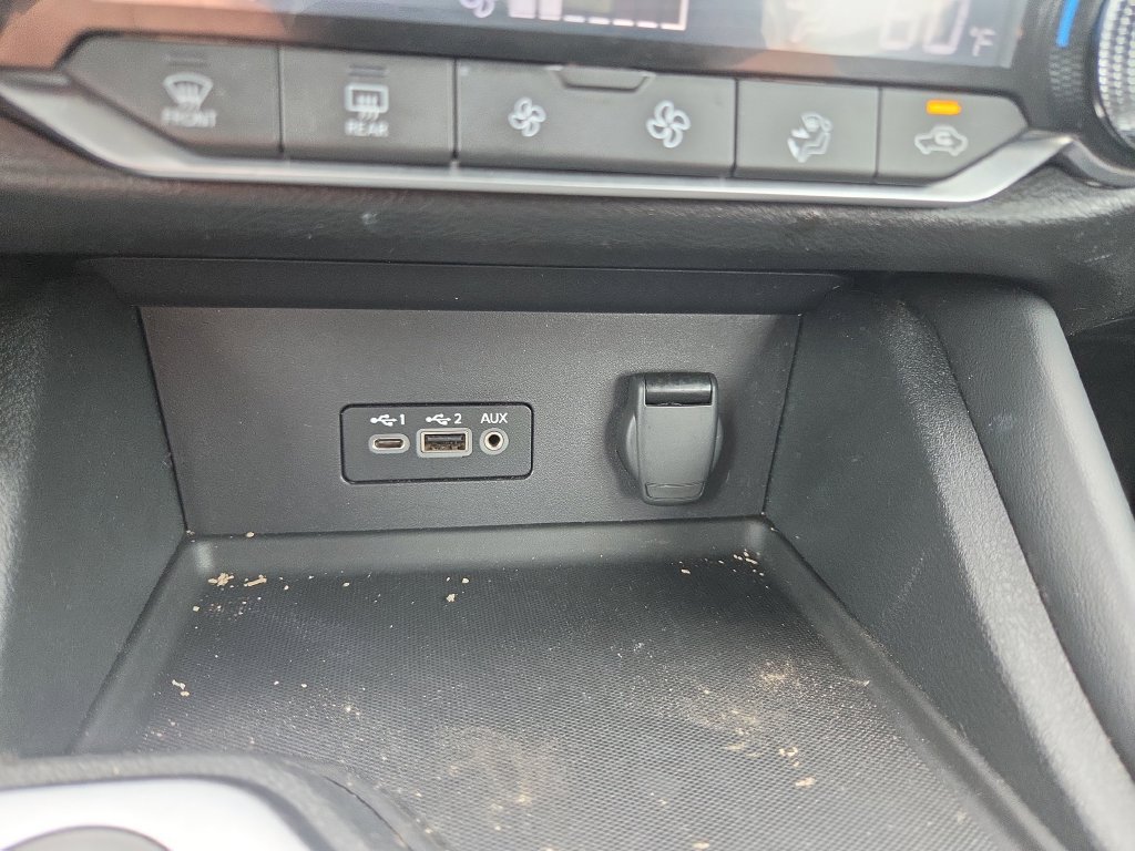 Used 2023 Nissan Sentra SR w/ SR Premium Package FWD image 38