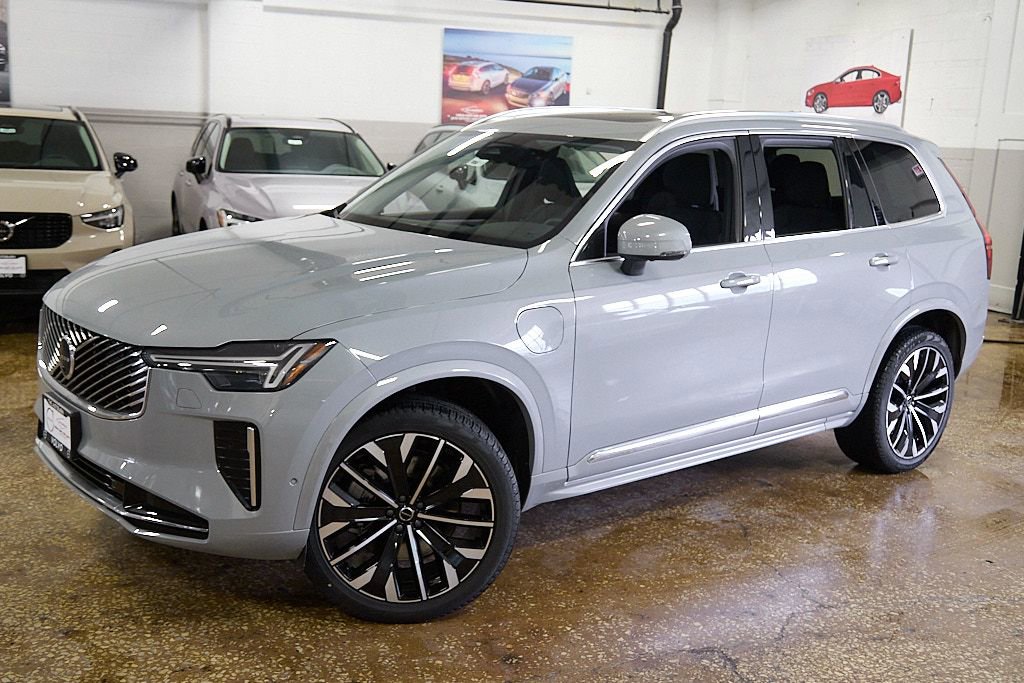 New 2026 Volvo XC90 T8 Plus w/ Protection Package image 3