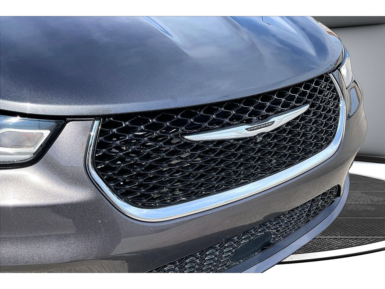 Used 2022 Chrysler Pacifica Limited FWD image 55