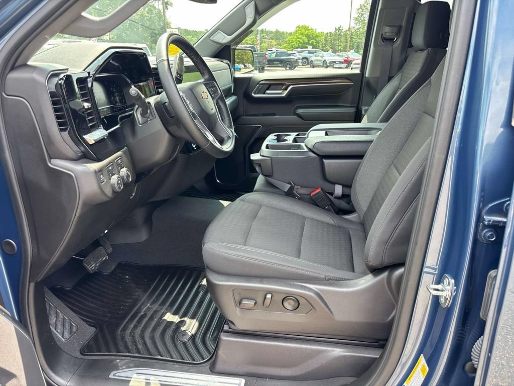 Used 2024 Chevrolet Silverado 1500 LT AWD/4WD image 12