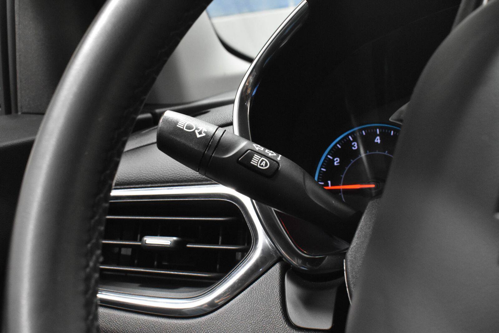 Used 2024 Chevrolet Equinox LT w/ LPO, Floor Liner Package FWD image 11