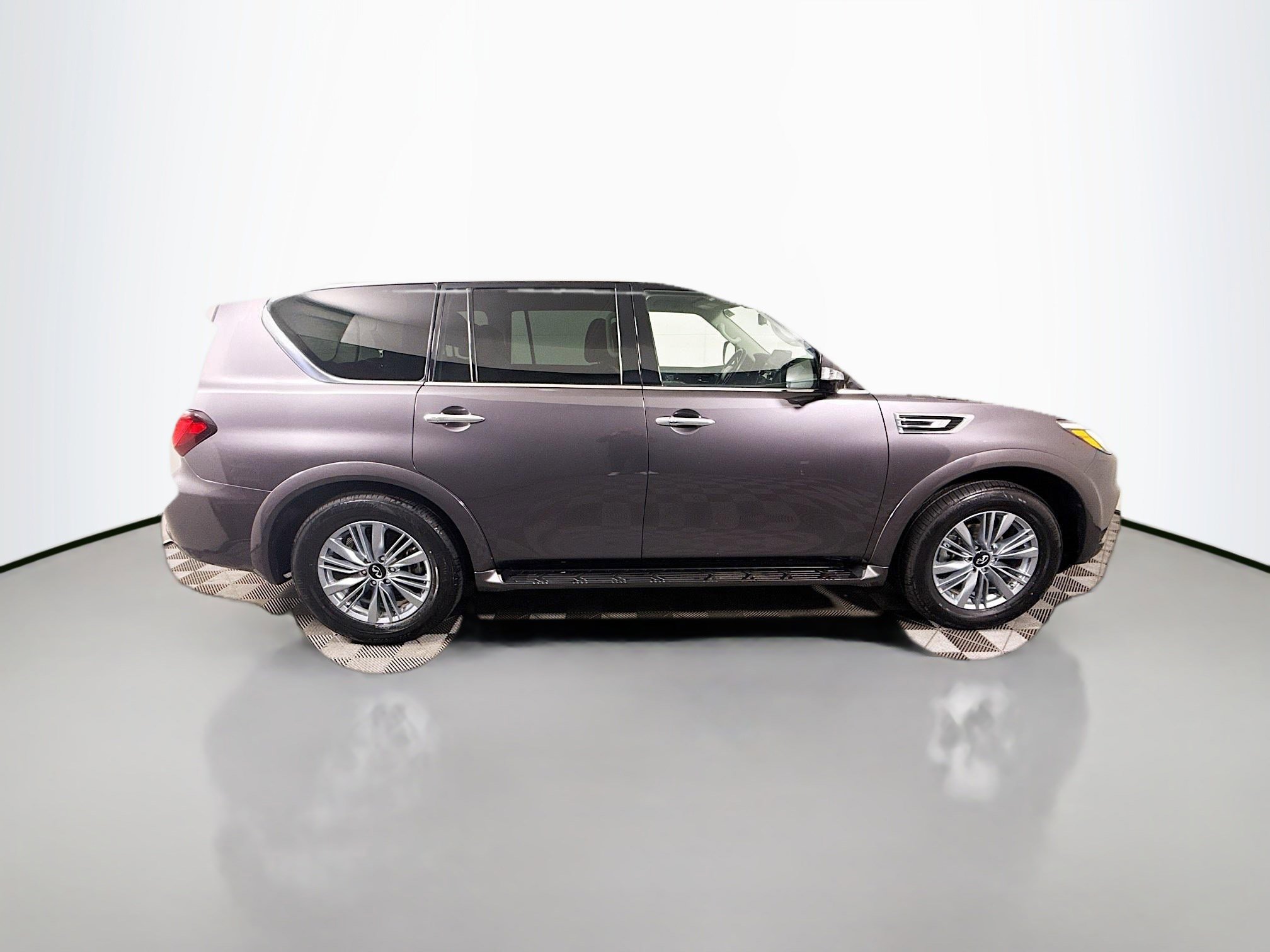 Used 2024 INFINITI QX80 Luxe image 11
