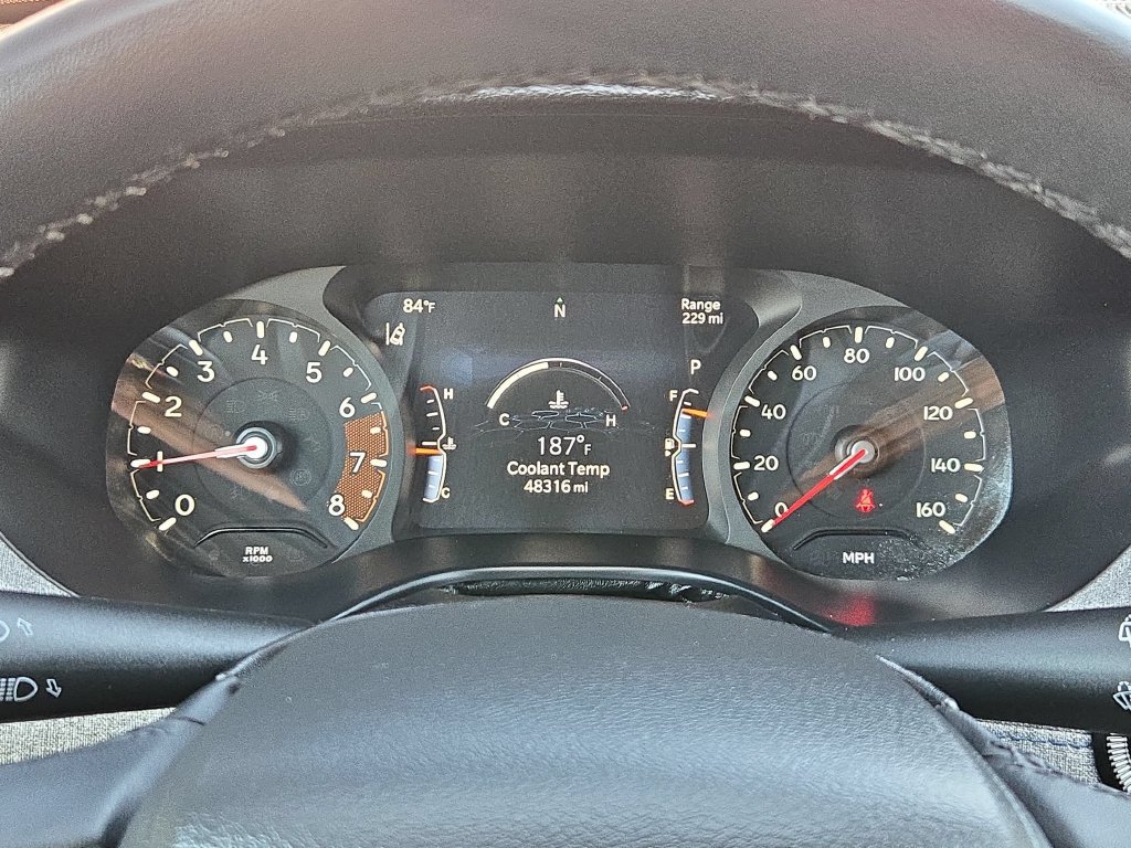 Used 2025 Jeep Compass Latitude w/ Sun & Sound Group AWD/4WD image 16