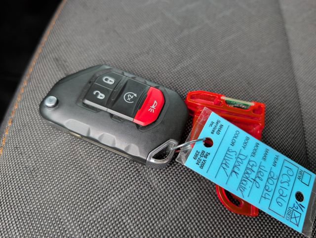 Used 2024 Jeep Gladiator Mojave w/ Technology Group image 39