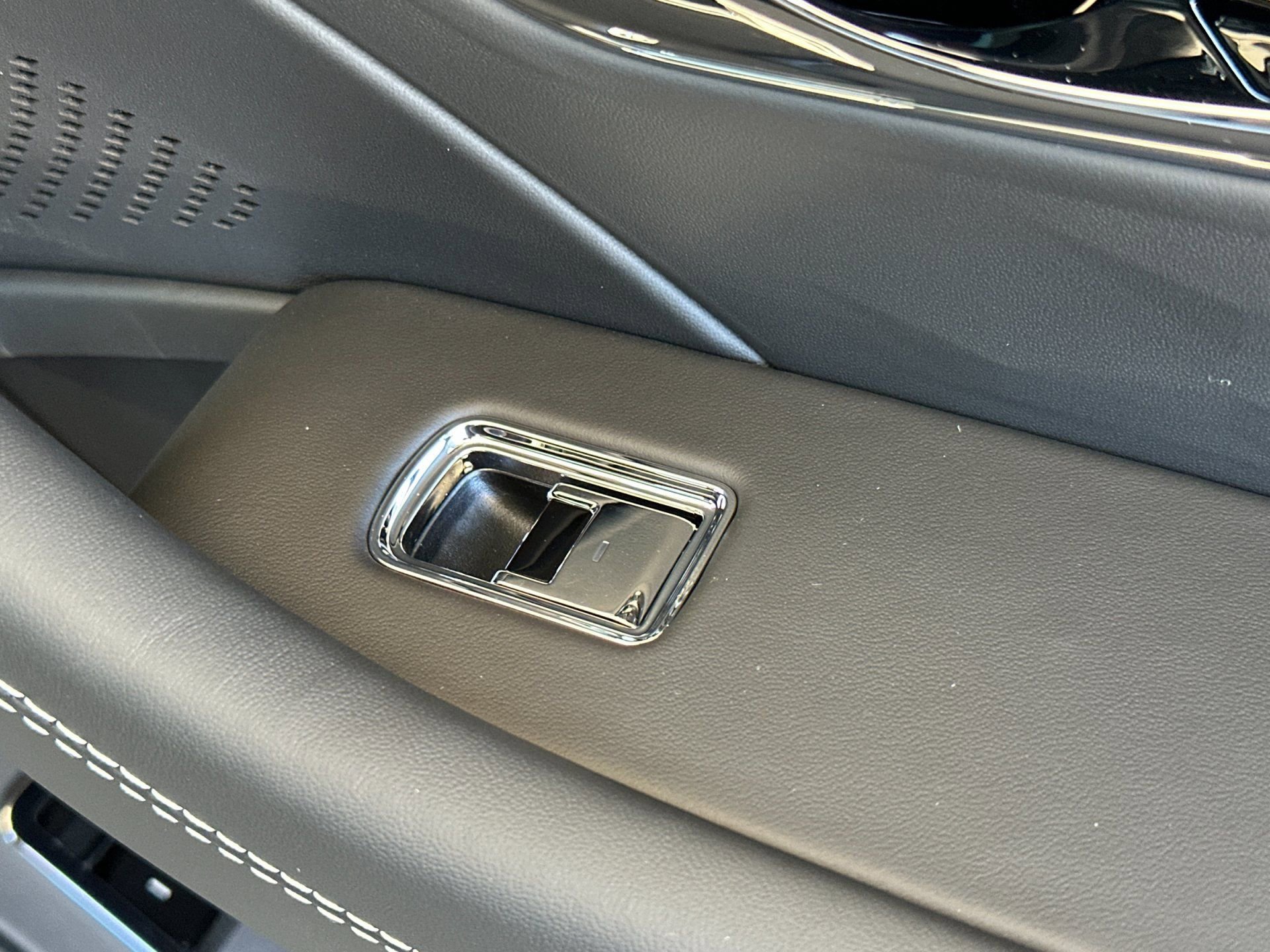 New 2025 Bentley Flying Spur Plug-In Hybrid image 18