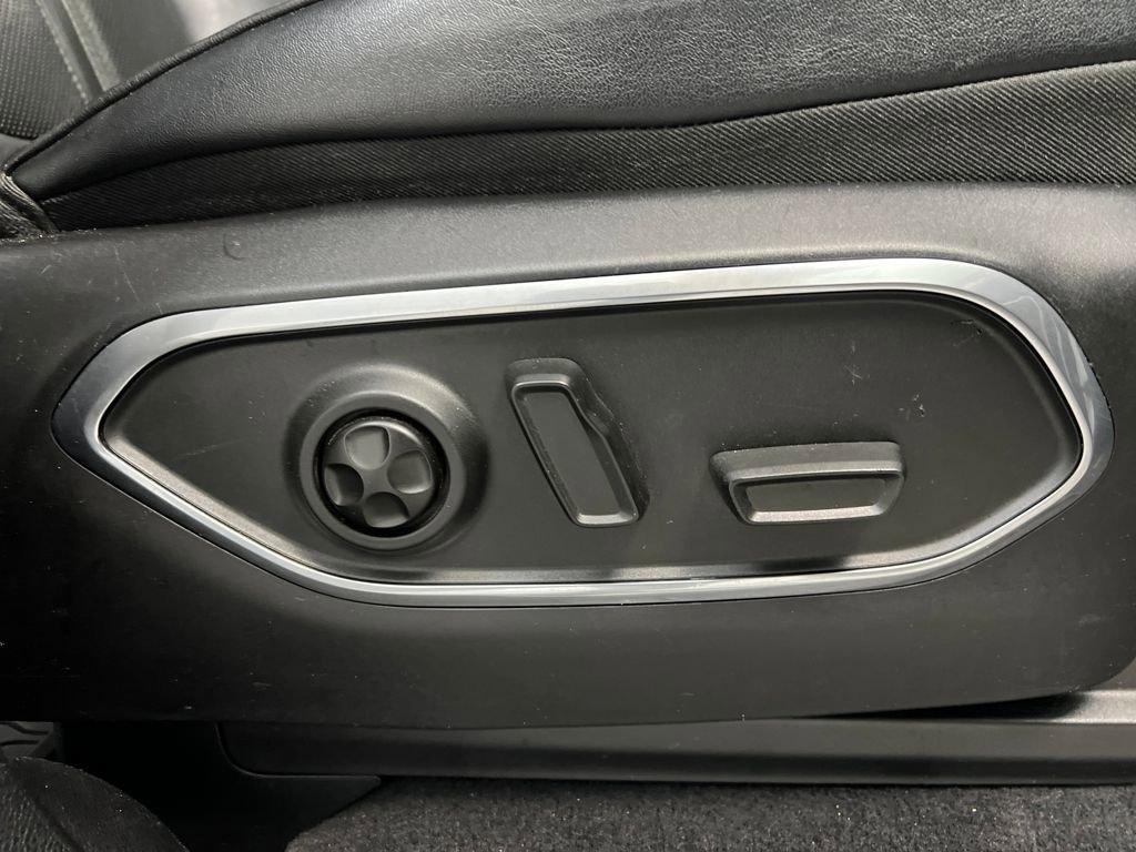 Used 2024 Jeep Wagoneer L Series II w/ Flexible Seating Group image 28