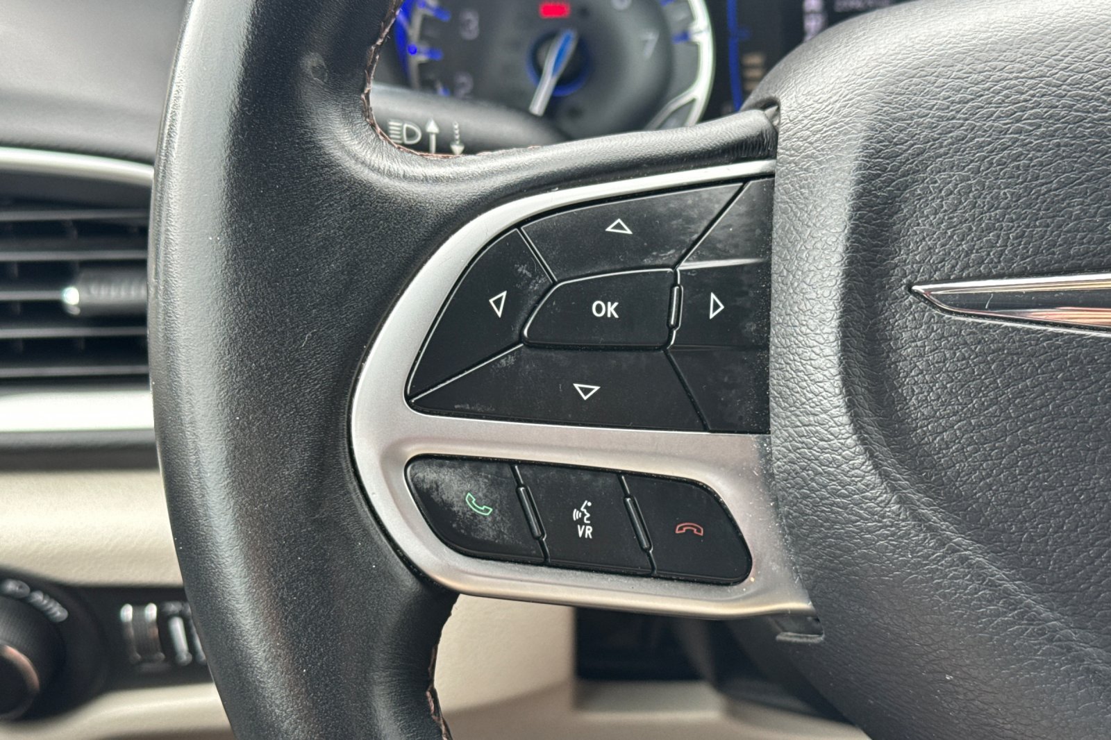 Used 2018 Chrysler Pacifica Touring-L FWD image 20