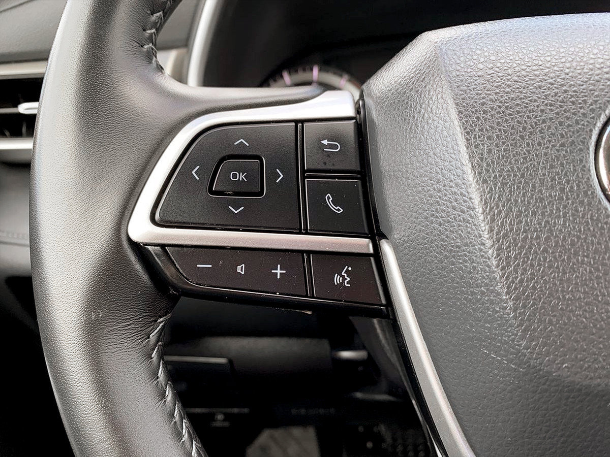 Used 2024 Toyota Highlander XLE AWD/4WD image 19