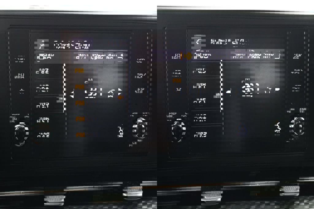 Used 2022 Kia Carnival LX image 18