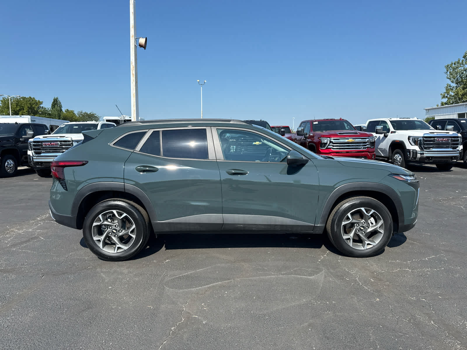 Certified 2025 Chevrolet Trax LT w/ LT Convenience Package FWD image 6