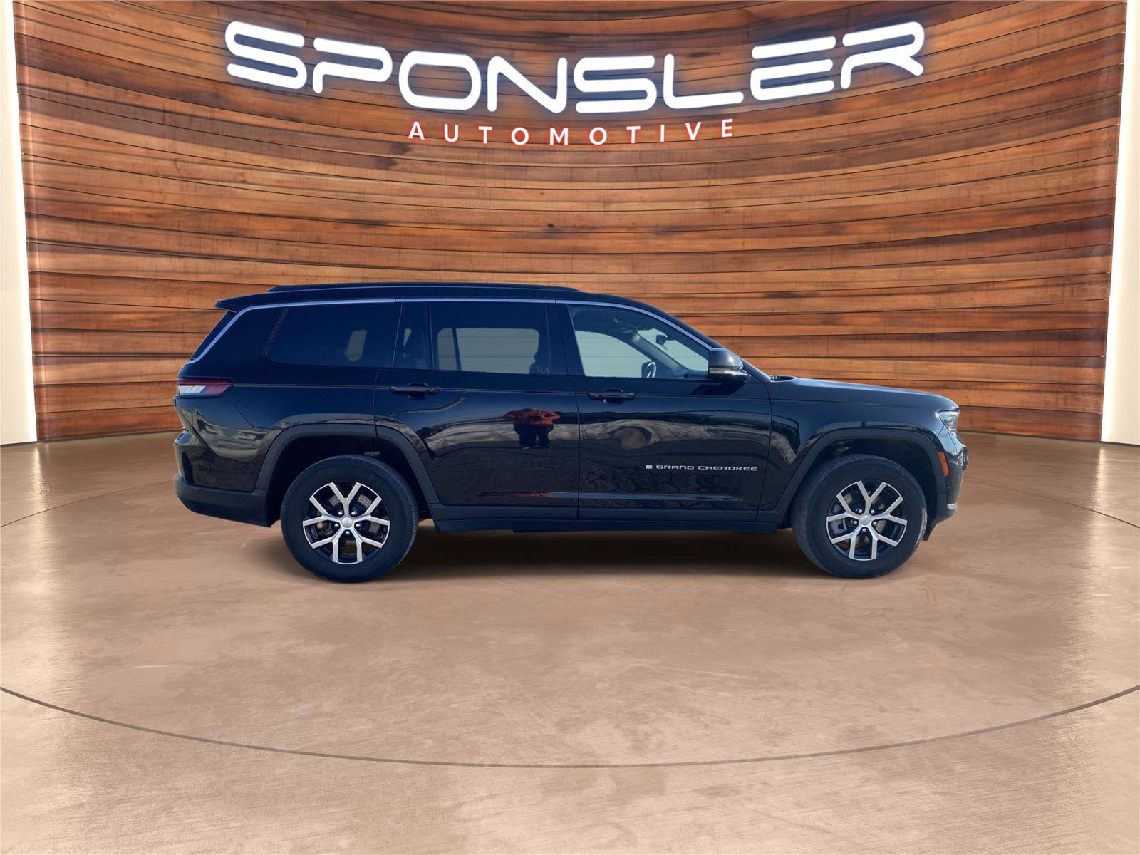 Used 2024 Jeep Grand Cherokee L Limited w/ Luxury Tech Group II image 8