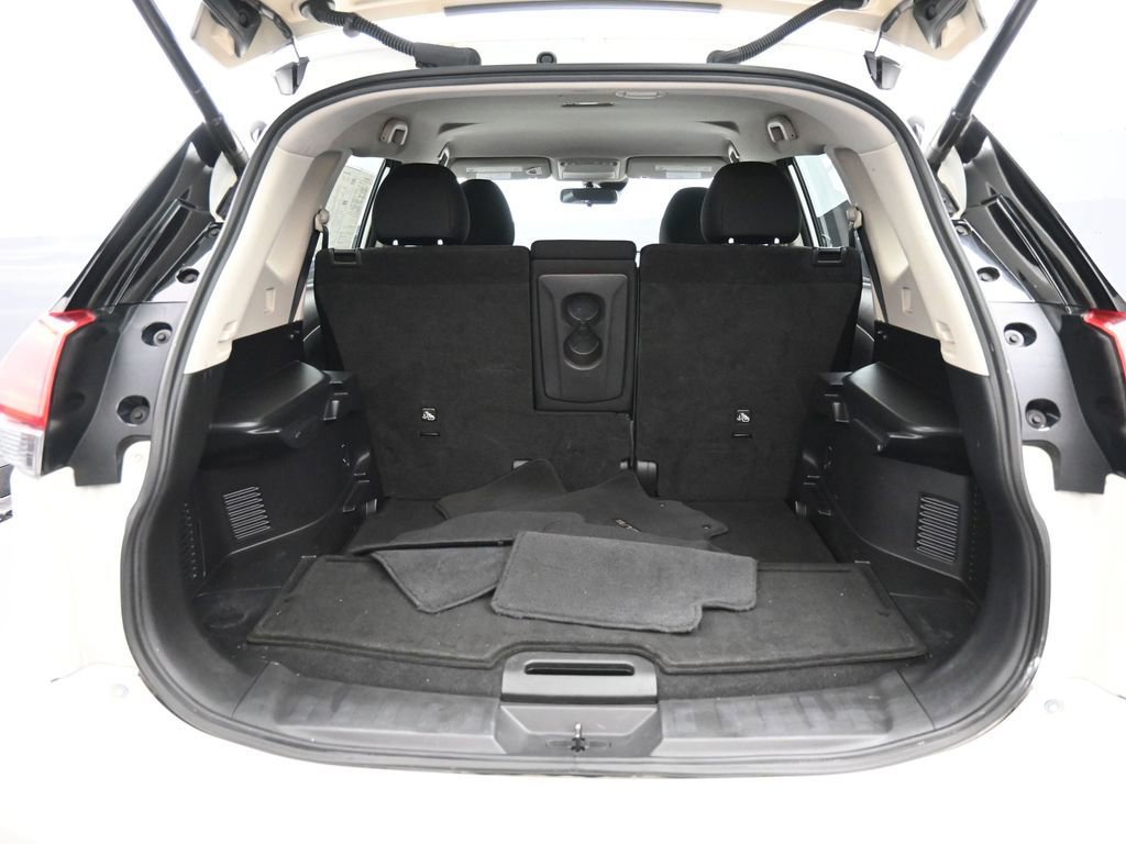 Used 2019 Nissan Rogue SV w/ Premium Package image 21