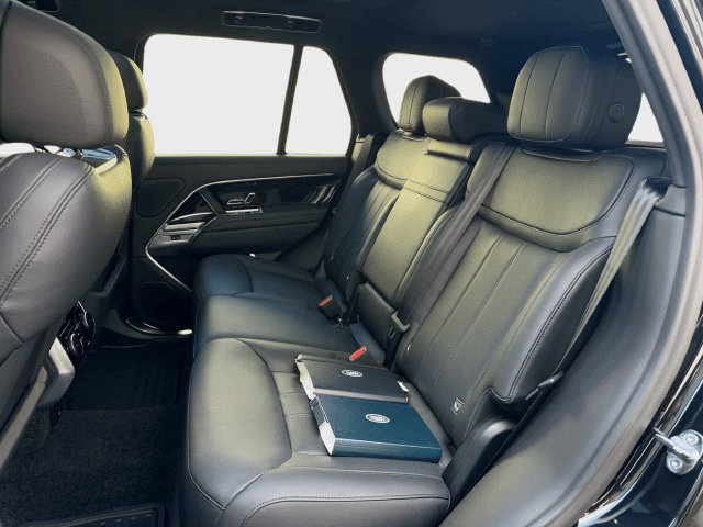 Used 2025 Land Rover Range Rover SE AWD/4WD image 23