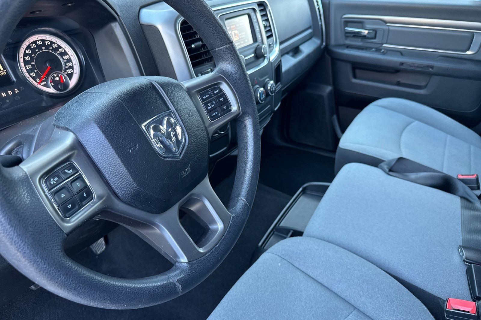 Used 2022 RAM 1500 Classic SLT image 9