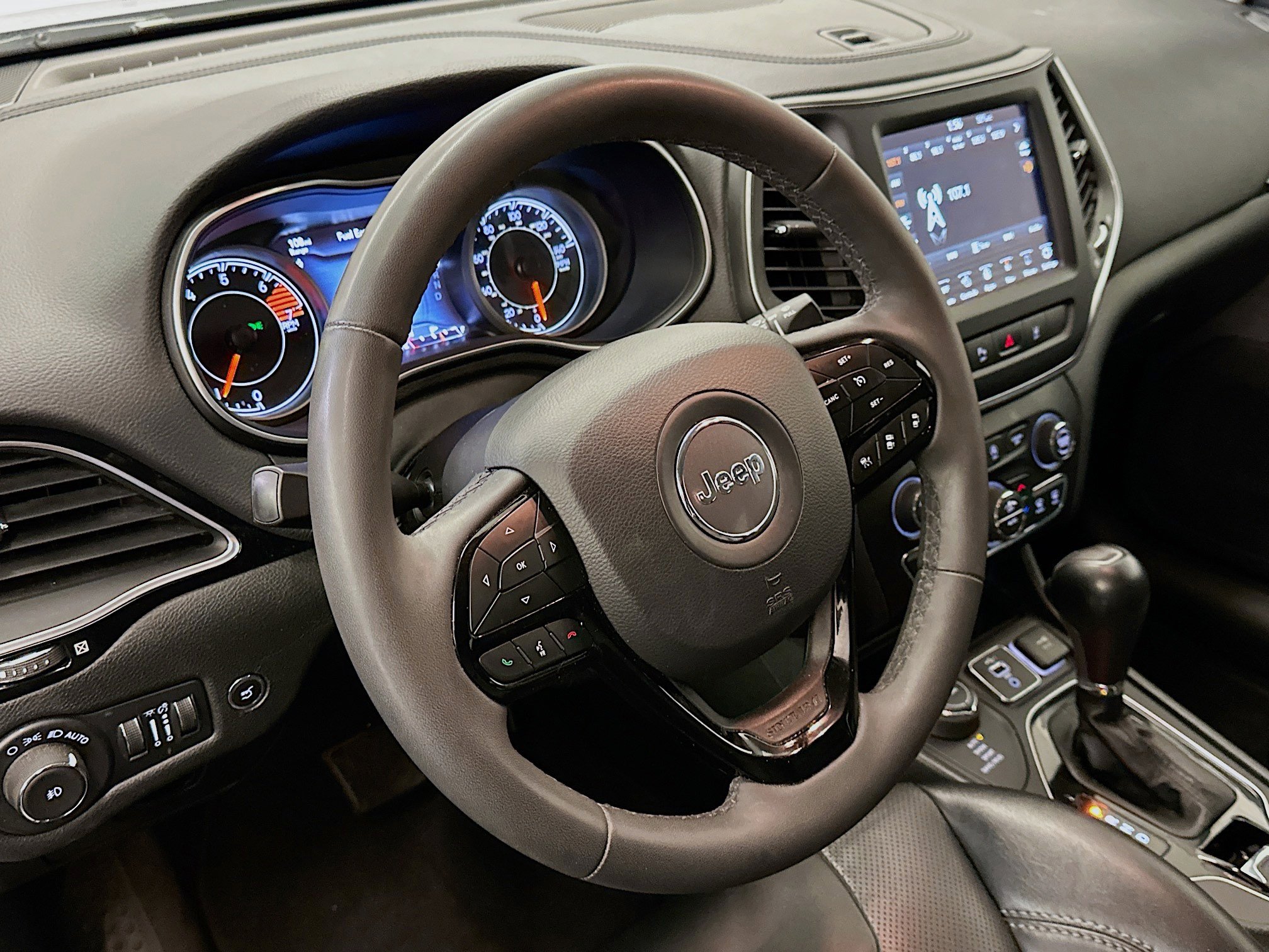 Used 2023 Jeep Cherokee Altitude Lux image 18