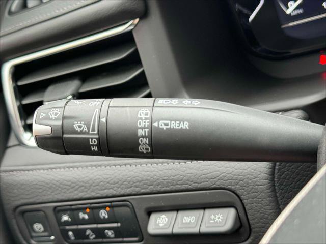 Used 2024 GMC Yukon XL Denali image 24