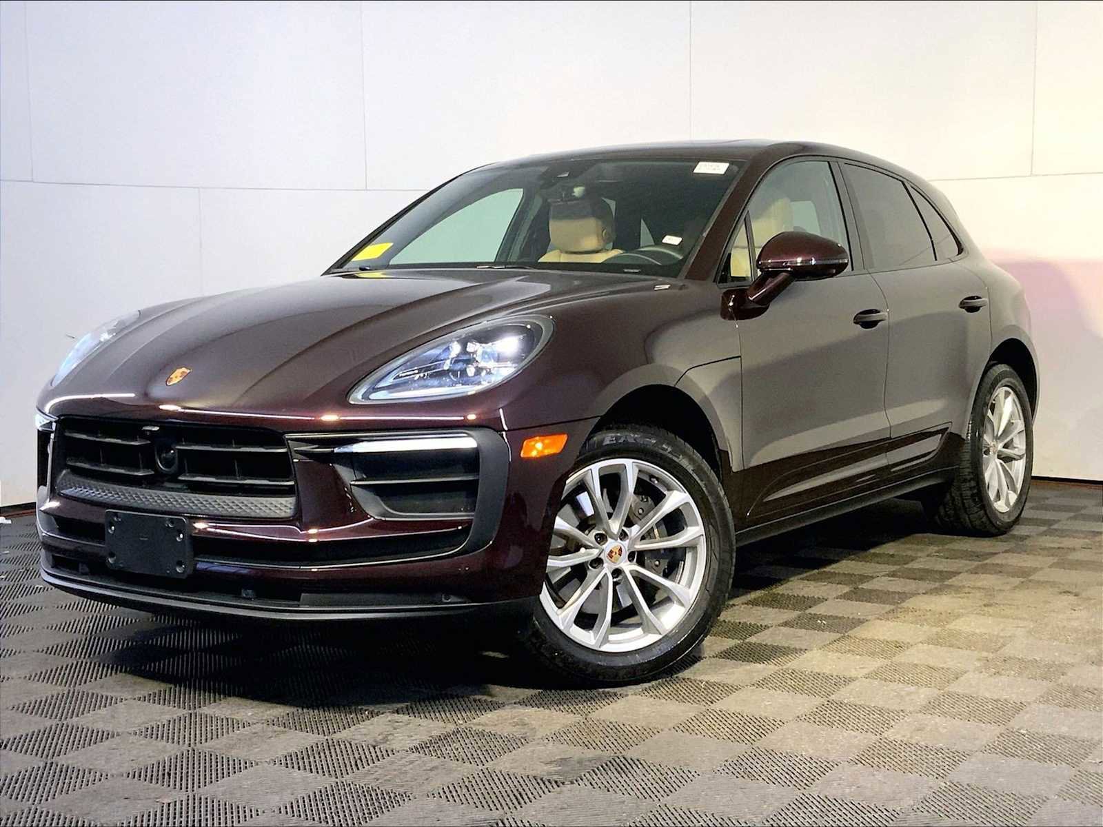Certified 2025 Porsche Macan image 1