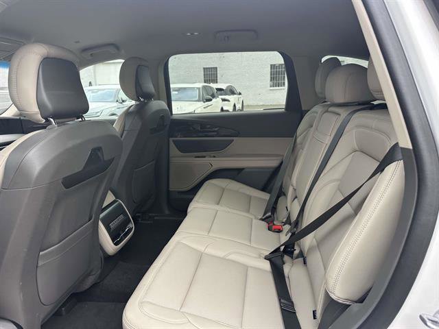 Used 2024 Lincoln Nautilus Premier image 10