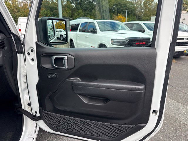 Used 2024 Jeep Wrangler Unlimited w/ Convenience Group AWD/4WD image 30