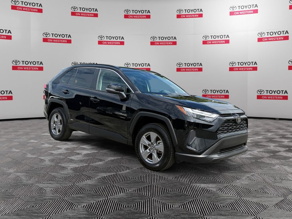 Used 2025 Toyota RAV4 LE AWD/4WD image 3