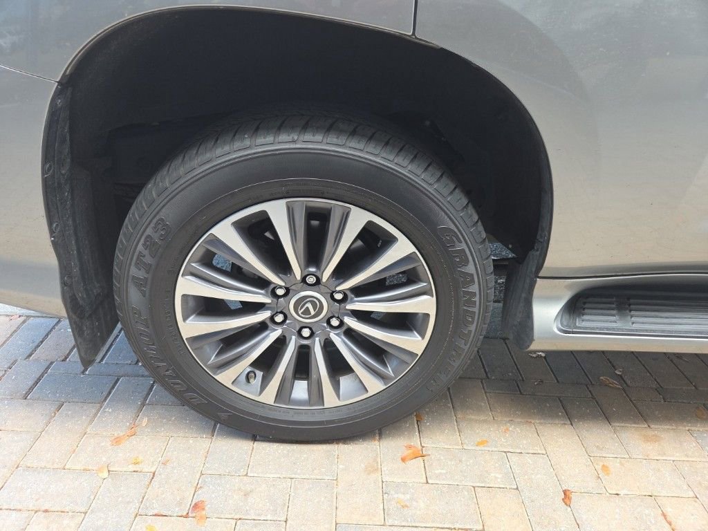 Used 2023 Lexus GX 460 Luxury w/ Accessory Package image 11