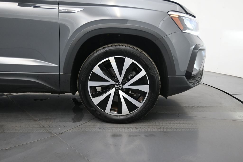 Used 2023 Volkswagen Taos SE w/ Panoramic Sunroof Package AWD/4WD image 31