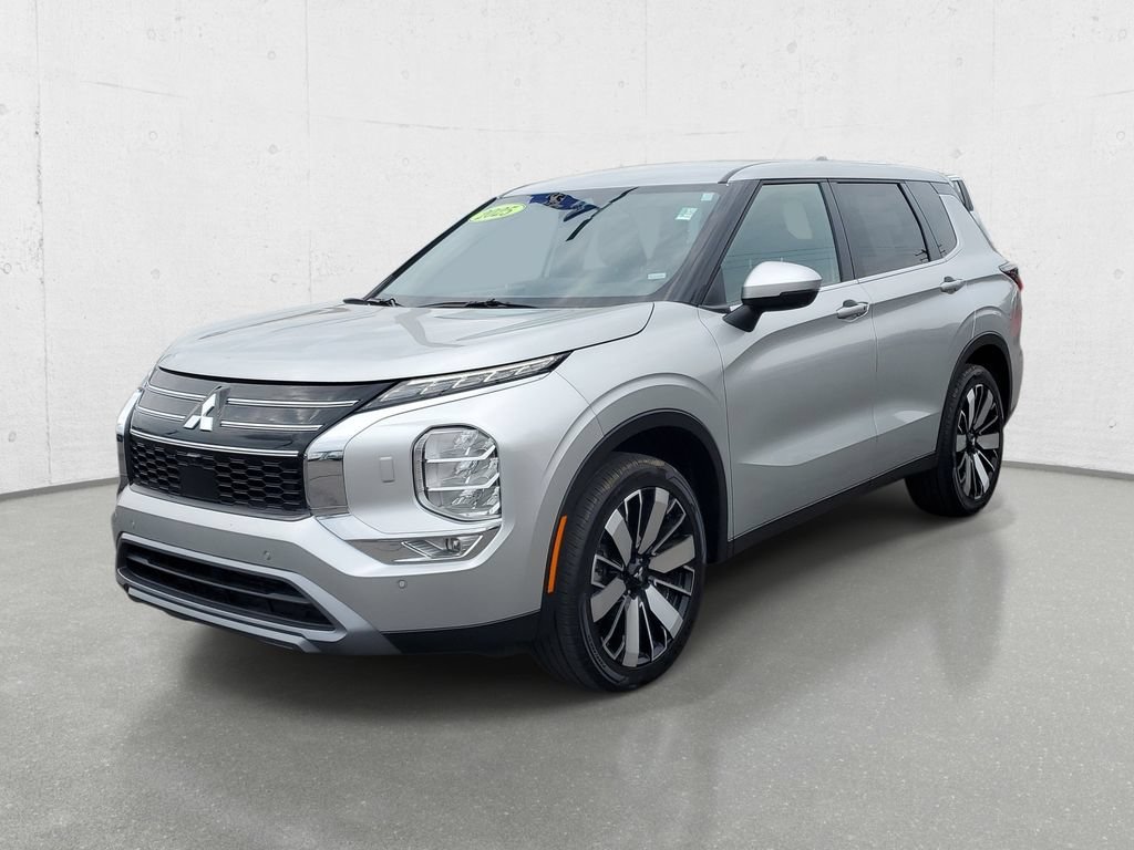 Used 2025 Mitsubishi Outlander SE AWD/4WD image 4