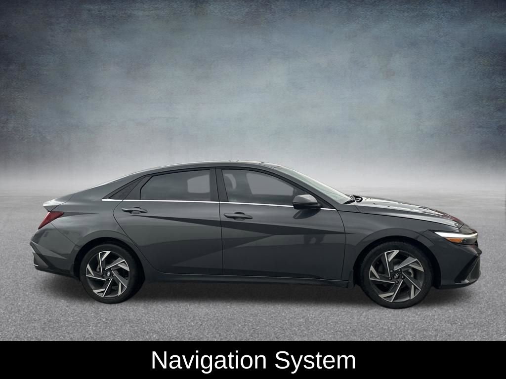 Used 2025 Hyundai Elantra Limited image 7