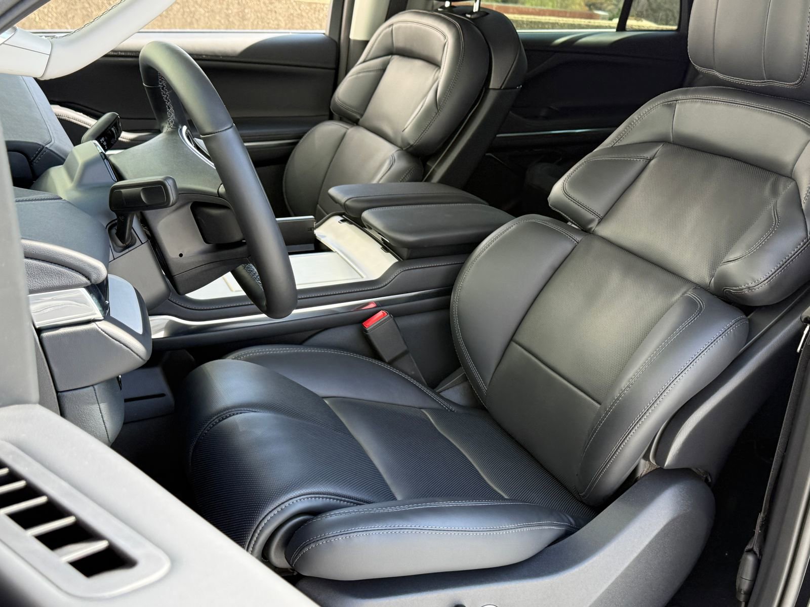 New 2026 Lincoln Navigator Premiere image 25