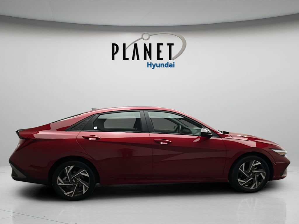 Certified 2025 Hyundai Elantra SEL FWD image 7