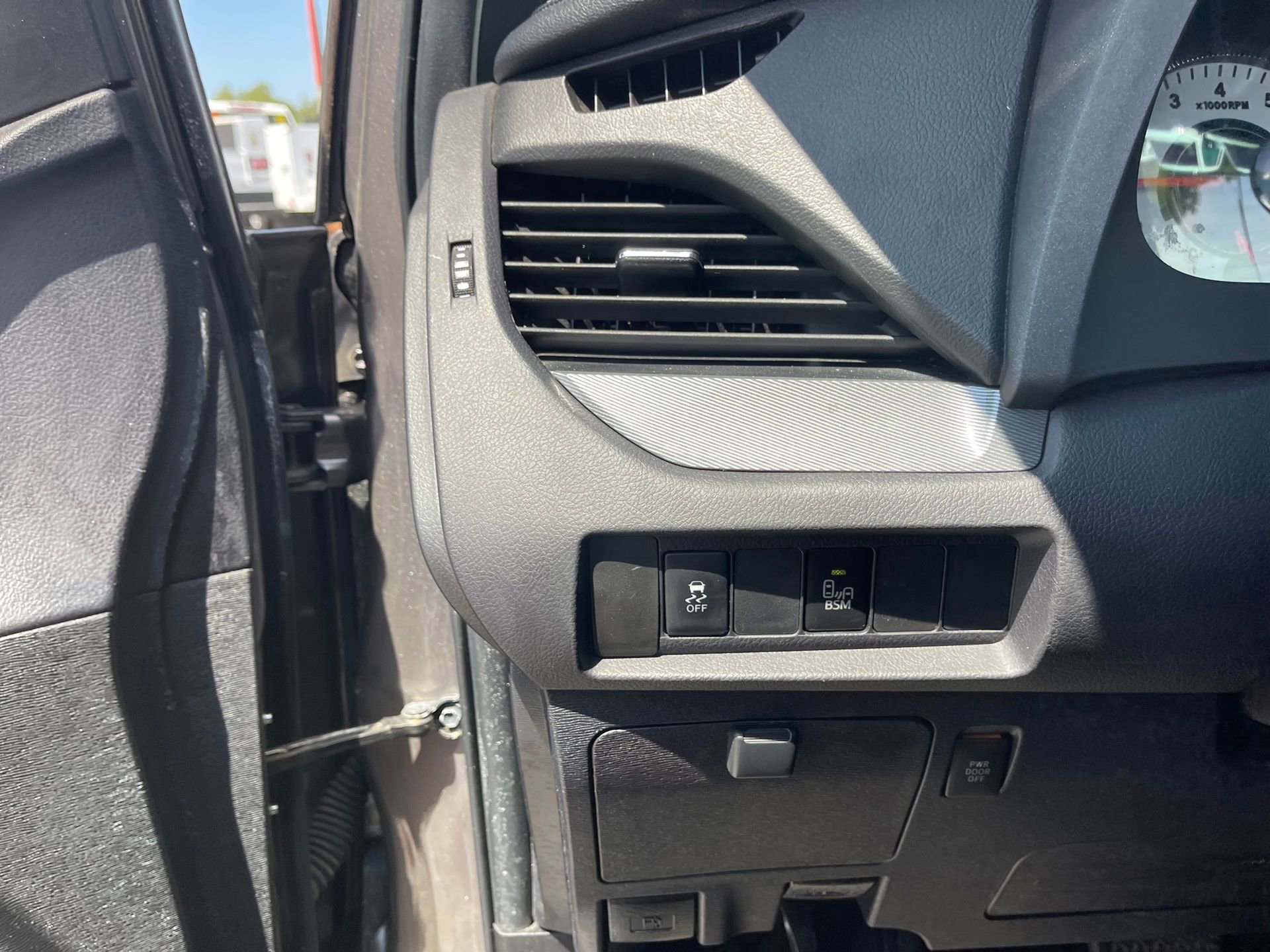 Used 2017 Toyota Sienna SE Premium FWD image 15