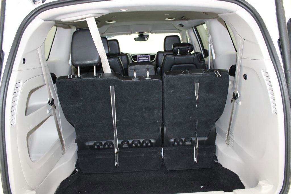 Used 2024 Chrysler Pacifica Touring-L FWD image 32