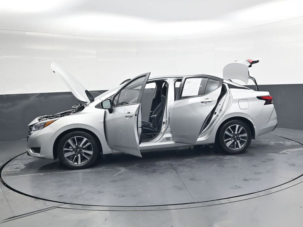 Used 2025 Nissan Versa SV w/ Trunk Package image 33