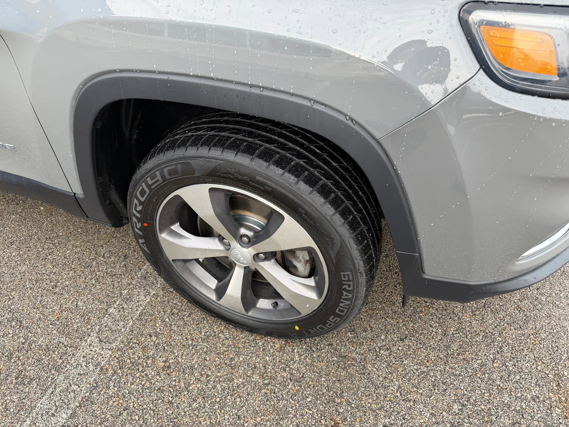 Used 2020 Jeep Cherokee Limited image 9