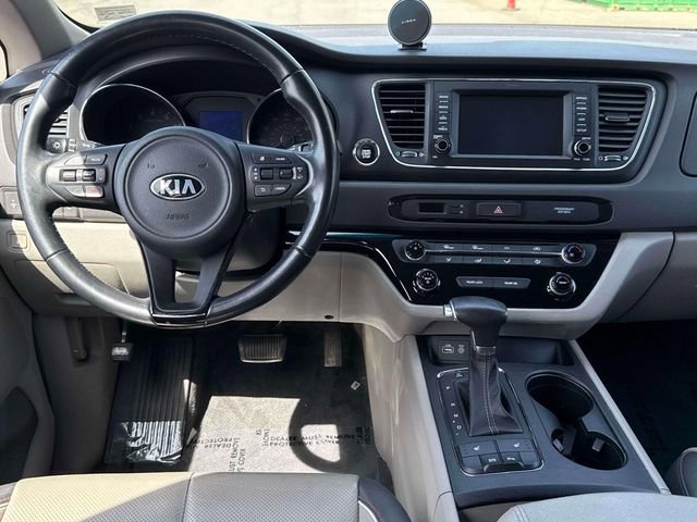 Used 2017 Kia Sedona LX w/ LX Essentials Premium Package image 18