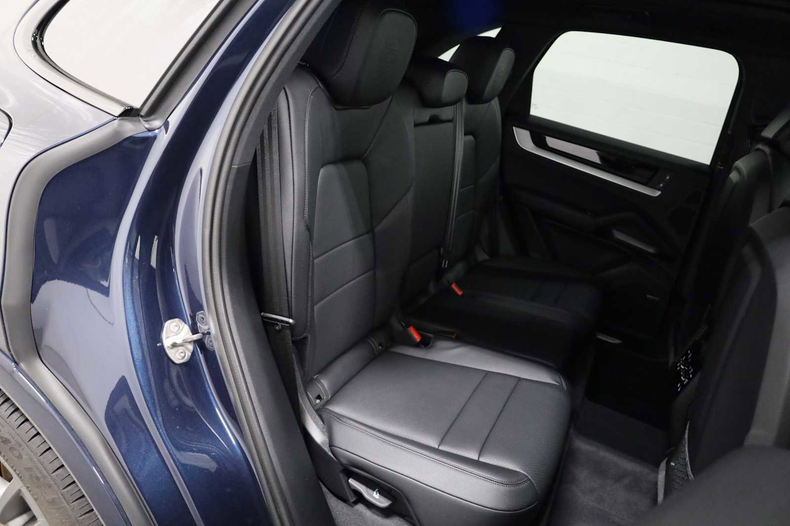 Certified 2025 Porsche Cayenne image 35