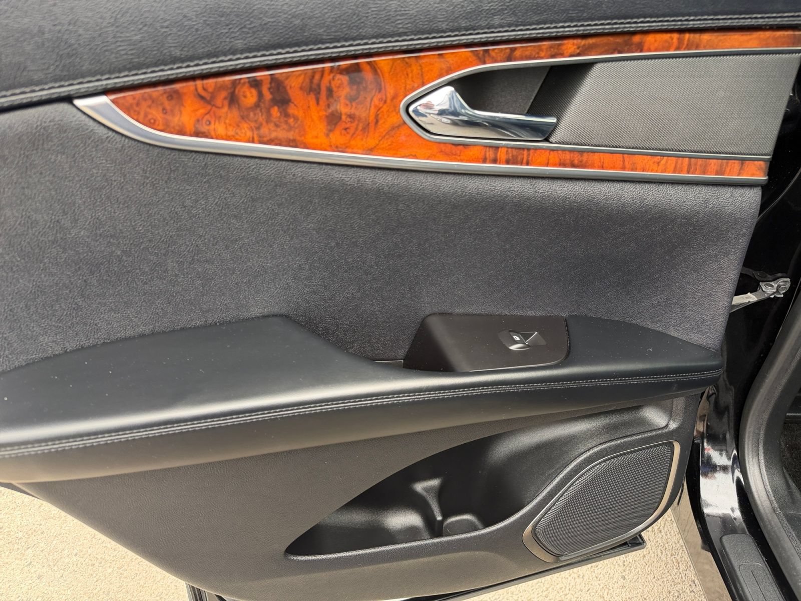 Used 2018 Lincoln MKX Reserve AWD/4WD image 15