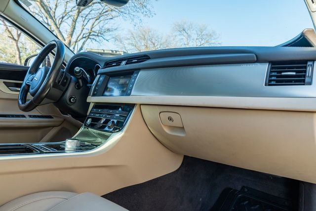 Used 2016 Jaguar XF Premium image 49