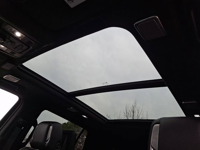 Used 2022 Cadillac Escalade Premium Luxury Platinum image 17